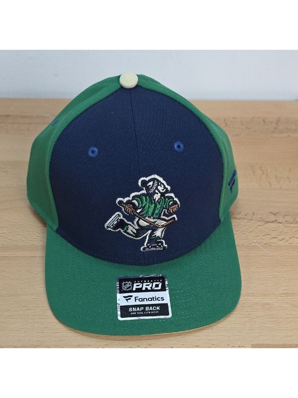Vancouver Canucks Fanatics Green and Navy Hockey Snapback Hat New